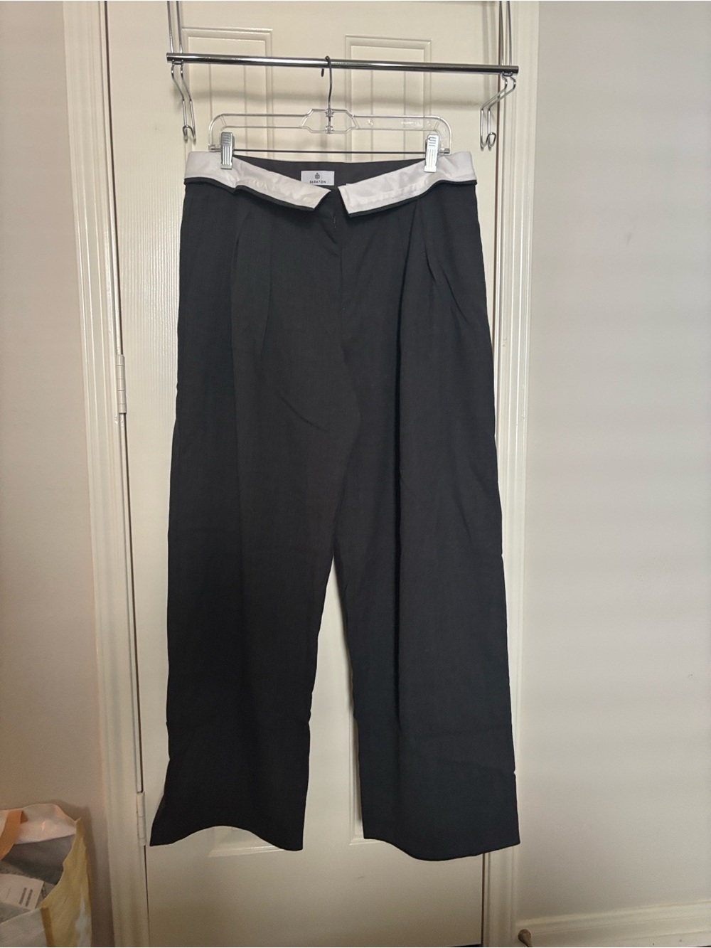 NWOT Aritzia Babaton Charcoal Trousers with White Waistband & Collar Accent